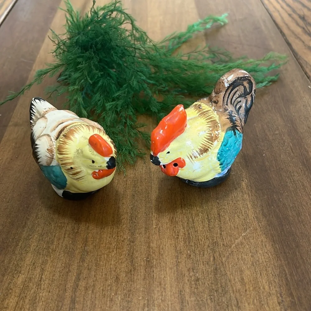 Vintage ceramic Rooster & chicken salt & pepper shaker